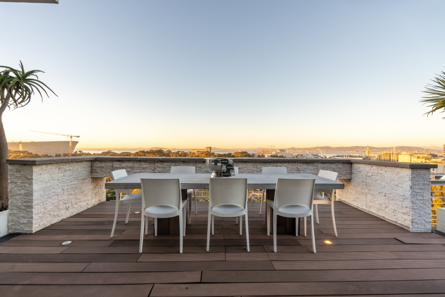 To Let 2 Bedroom Property for Rent in Green Point Western Cape